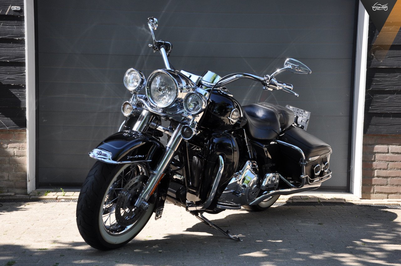 Harley Davidson FLHRC Road King Classic ABS Hele volle motor