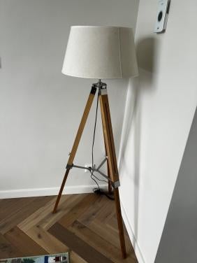 Driepoot schemerlamp