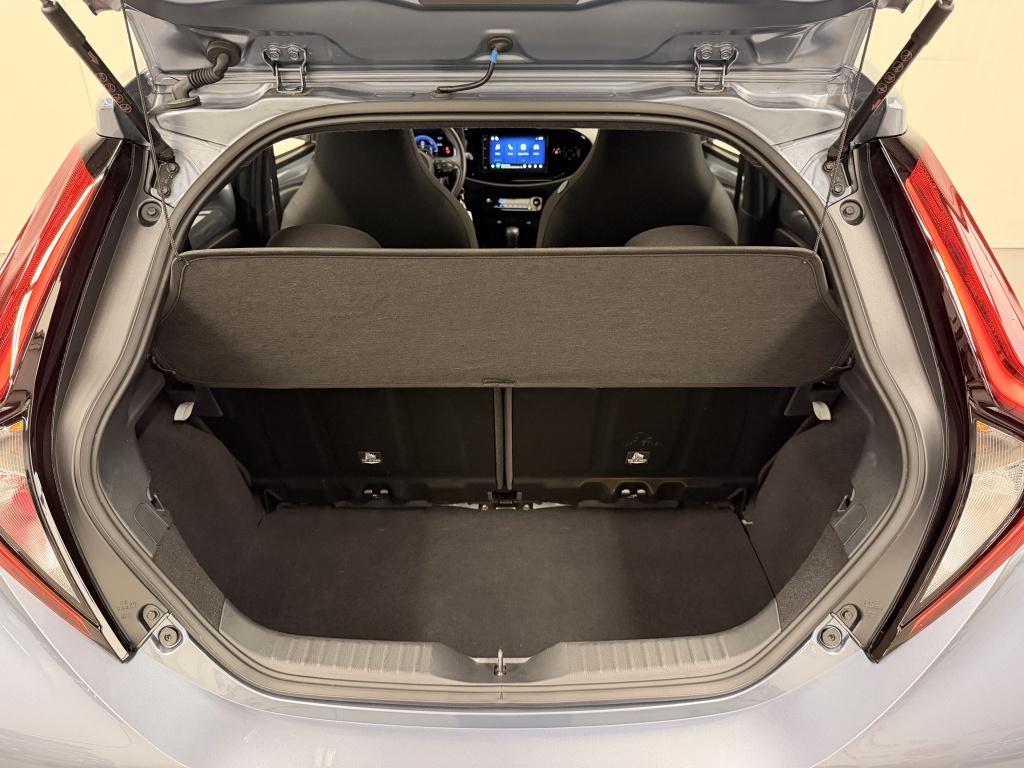 Toyota Aygo X hybrid 115 play