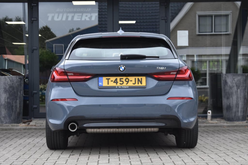 BMW 1 Serie 116i sportline | camera | apple carplay | android auto | nap | 