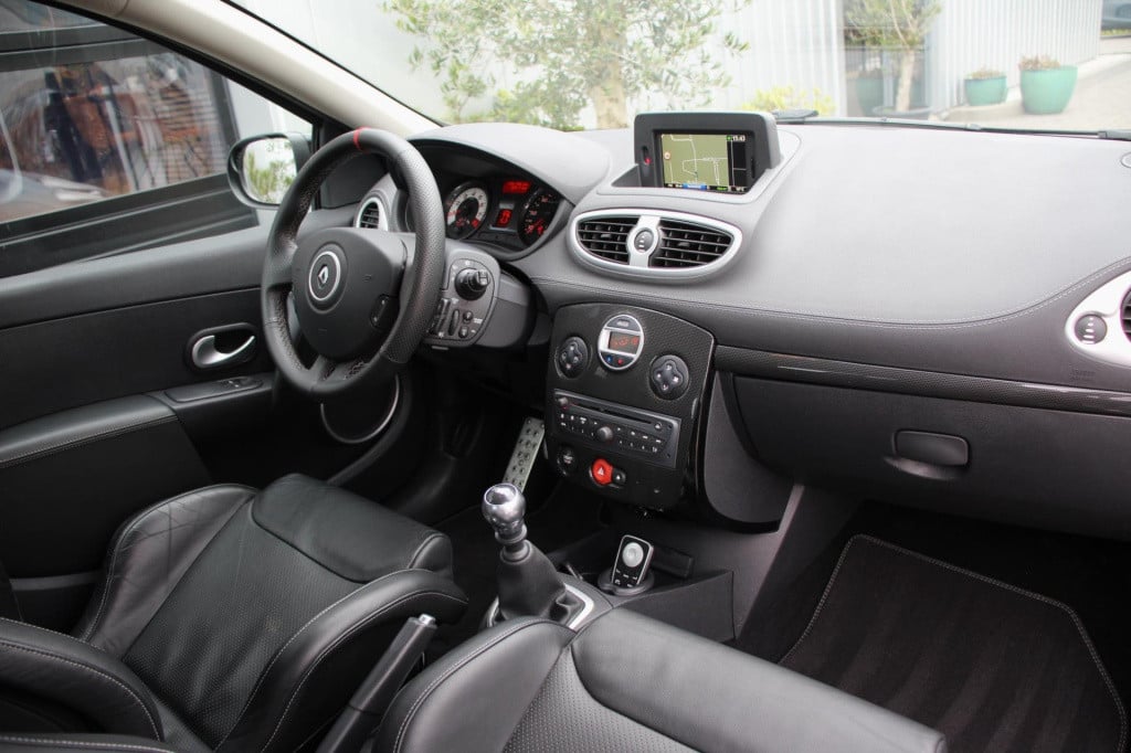 Renault Clio 2.0 rs - ange et demon 99/99 - akrapovic - recaro - shortshift