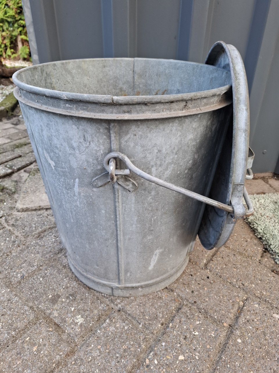 Zinken vuilnisbak