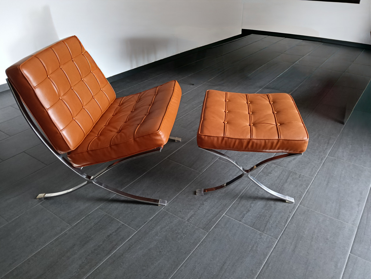 Lederen Lounge chair " Barcelona" met hocker