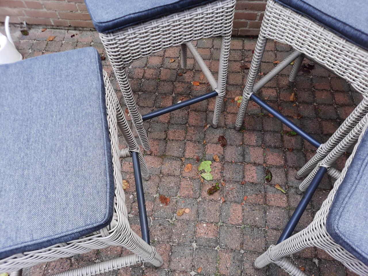 Set van 4 barkrukken