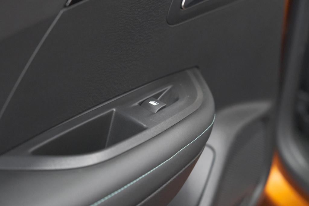 Peugeot E-2008 ev allure pack 50 kwh | 3 fase laadfunctie | parkeersensoren