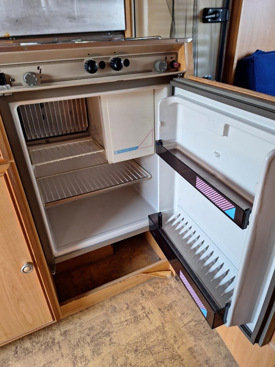 Caravan Dethleffs Rally Nomad 370  compacte 4-persoons caravan