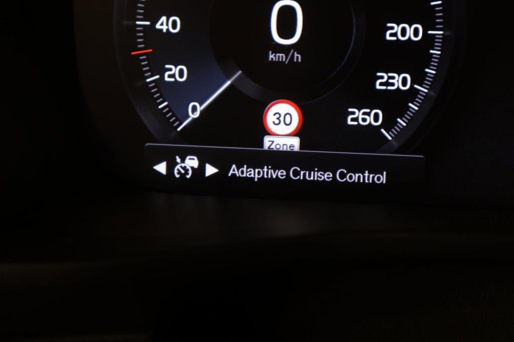 Volvo XC40 1.5 t4 plug-in hybrid plus dark nl auto, pano, h&k audio, el sto