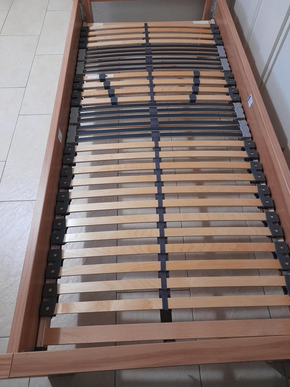 Stevig 1 Persoons bed 90 x 200 (in goede staat )