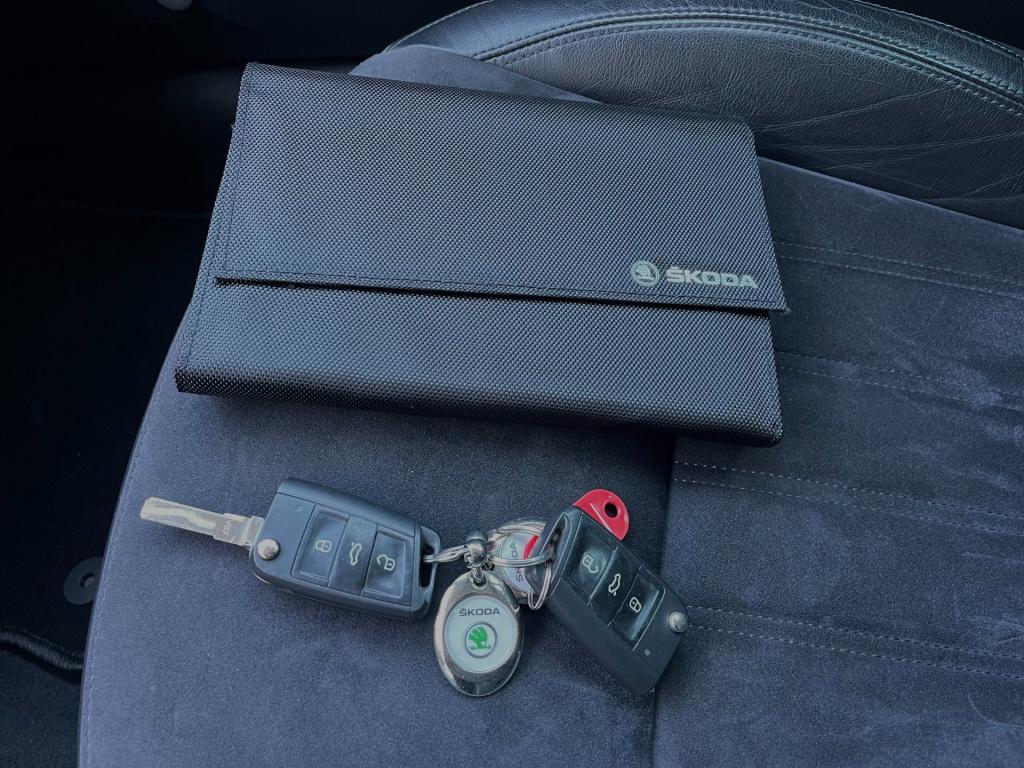 Skoda Octavia combi 1.8 tsi greentech style business | btw | orig. nl | car