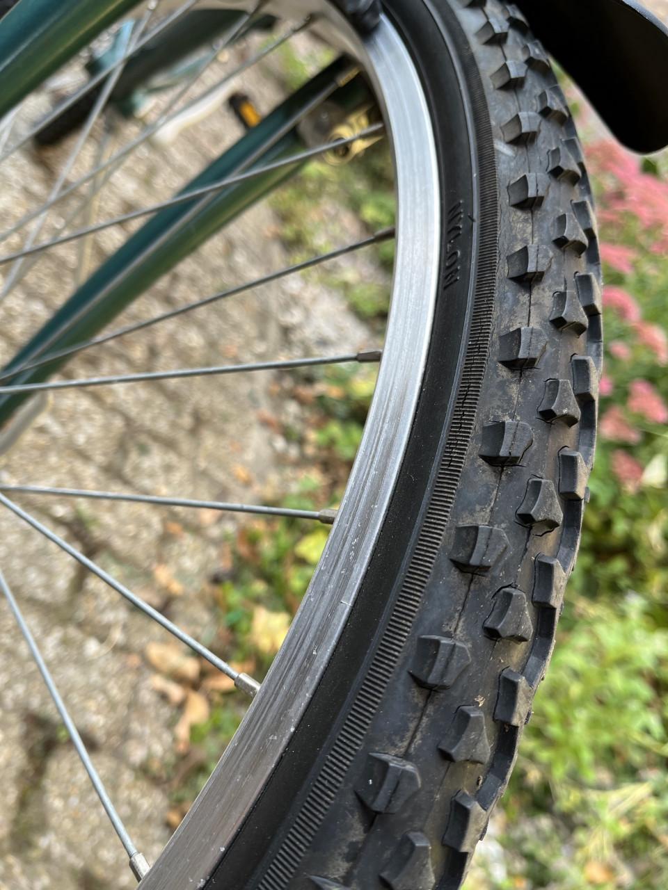 Jongensfiets / Mountainbike & versn. Handrem, verlicht enz. Mooi & OK.