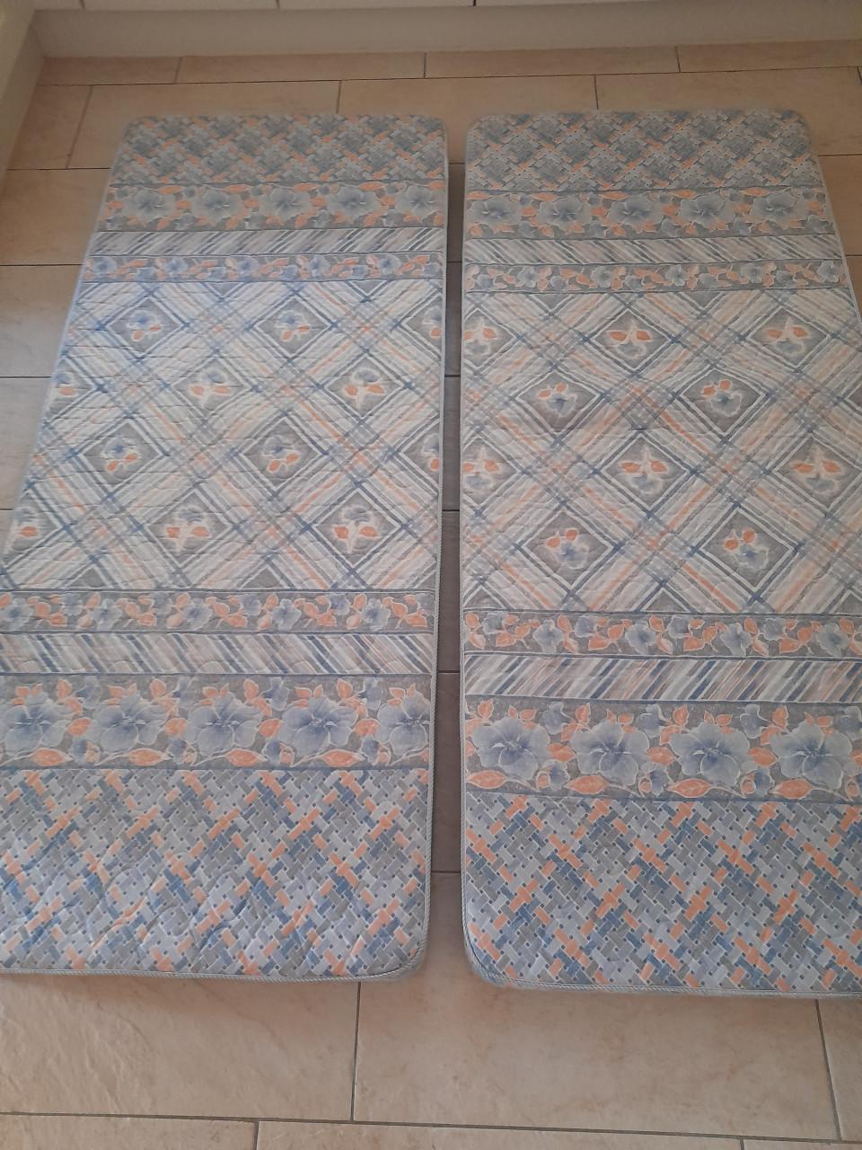 2 x matras 80 x 190 (in goede schone staat )