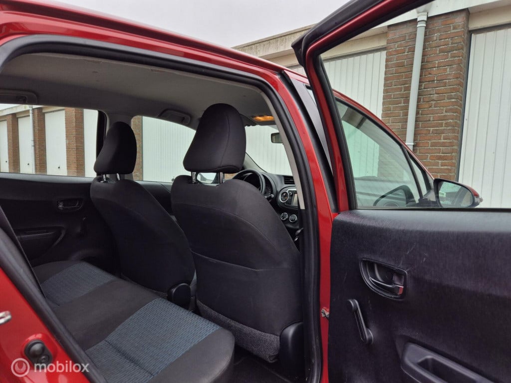 Toyota Yaris 1.0 vvt-i aspiration / camera / trekhaak / origineel nl