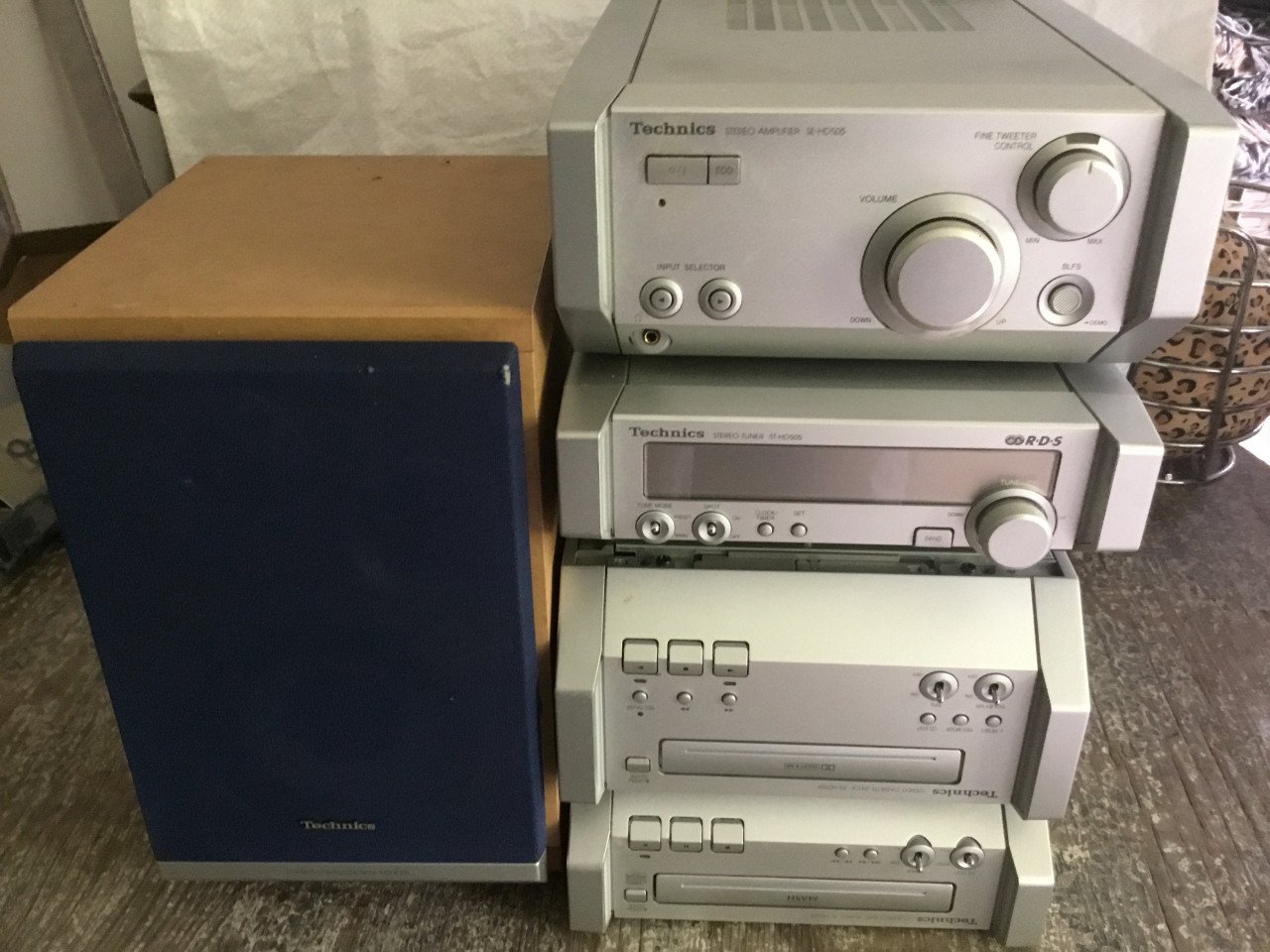 Stereo toren technick / cassettespeler/ C.D./ mooi geluid/ inclusief 2 boxe
