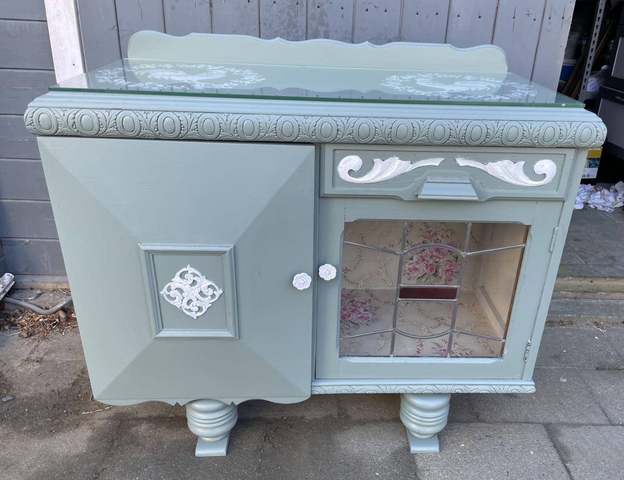 Uniek Landelijk kastje