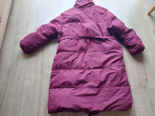 Nette en lange bordeauxrode winterjas (maat 52)