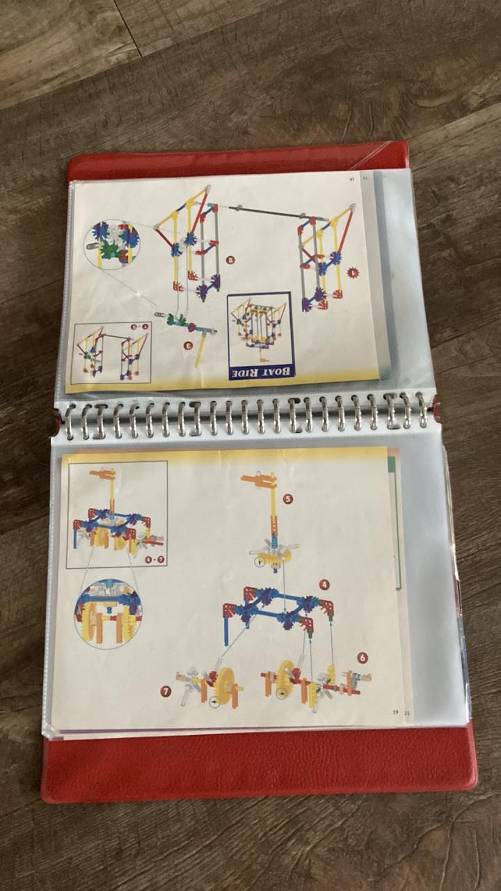 2 KNEX koffers + bouwtekeningen