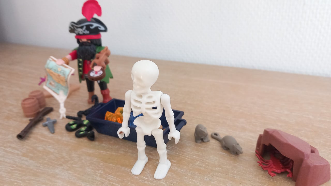 Playmobil piratenkapitein met aapje en skelet