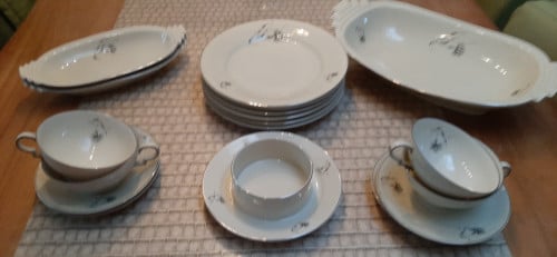 Antiek ontbijt servies