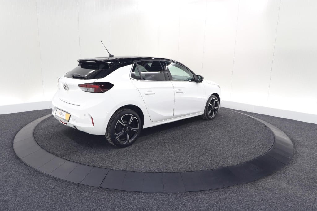 Opel Corsa 1.2 turbo 100 ultimate | panoramadak | camera | dodehoekdetectie
