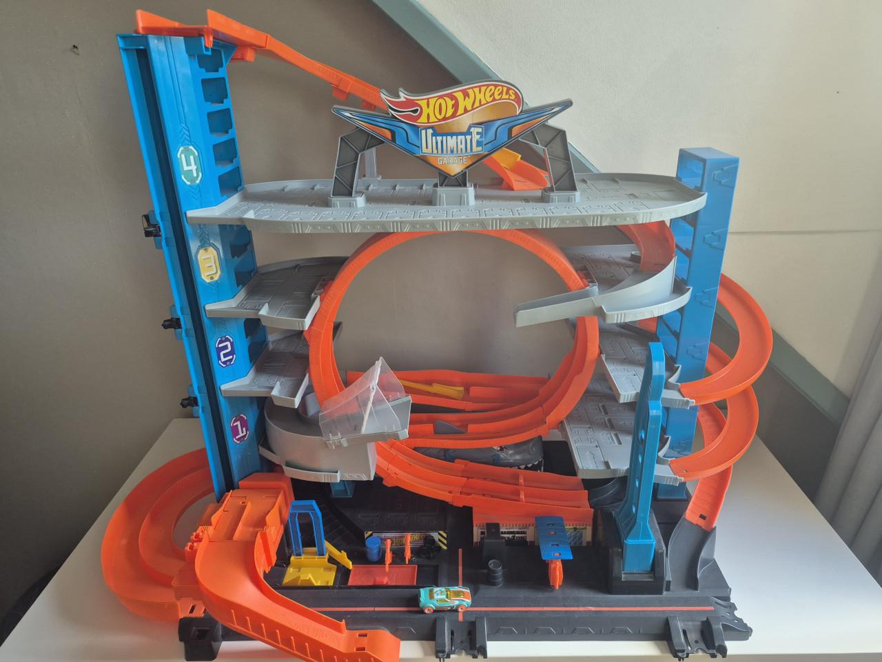 Hot wheels garage
