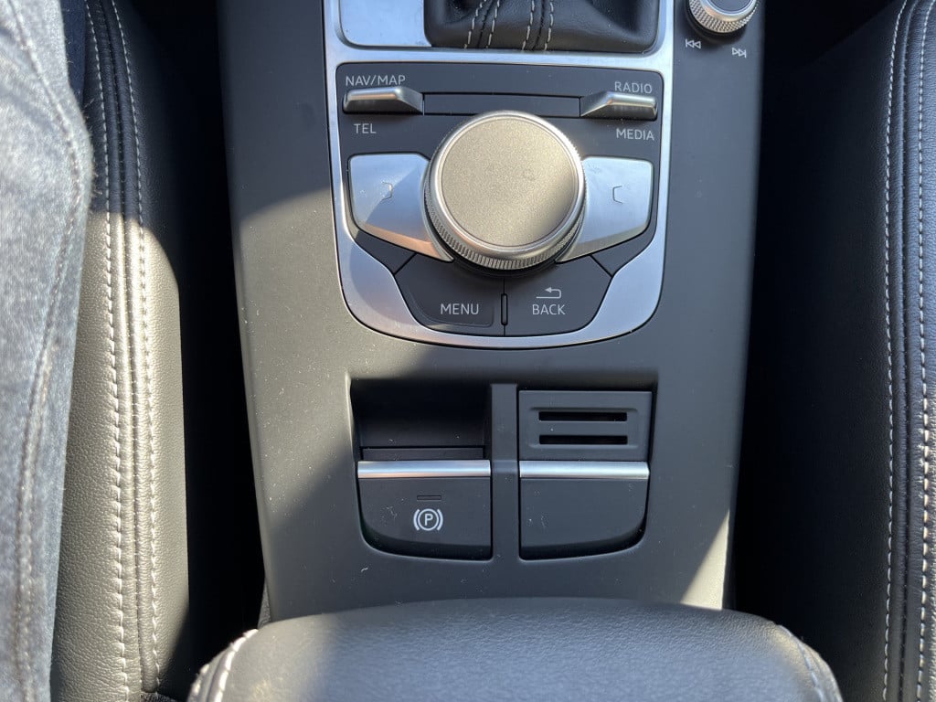 Audi A3 limousine 1.5 tfsi cod sport s line edition nl auto