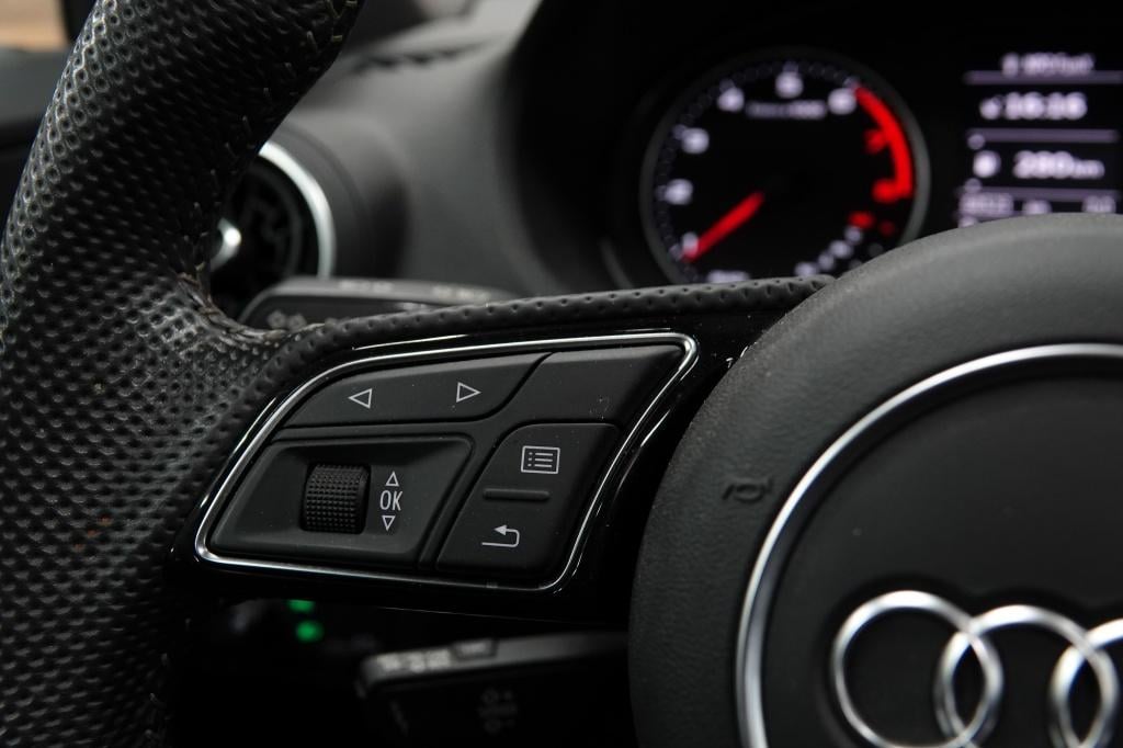 Audi Q2 40 tfsi | s line | pano | pdc | cruise |