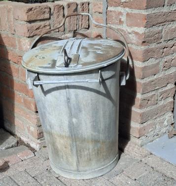 Vintage Zinken vuilnisemmer uit St. Philipsland