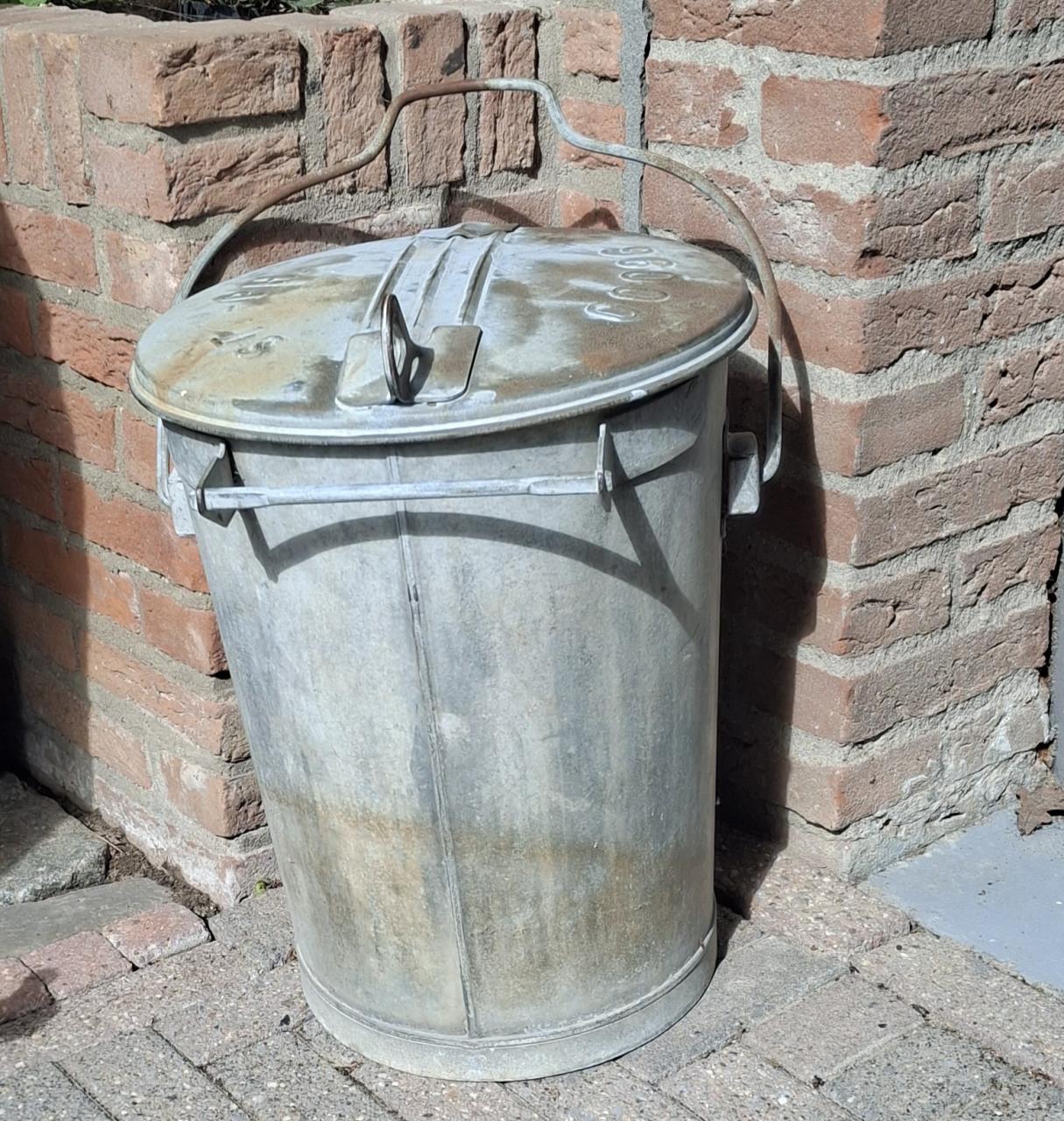 Vintage Zinken vuilnisemmer uit St. Philipsland