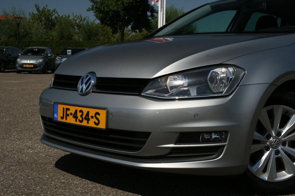 Volkswagen Golf 1.0 tsi business edition connected / navi / camera / led