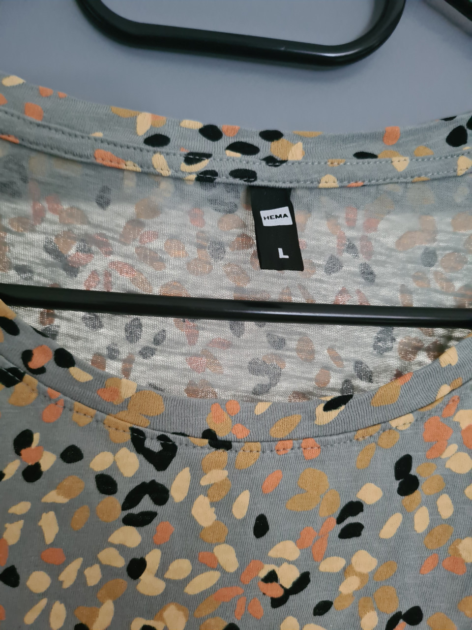 T-shirts en trui. Niet of nauwelijks gedragen