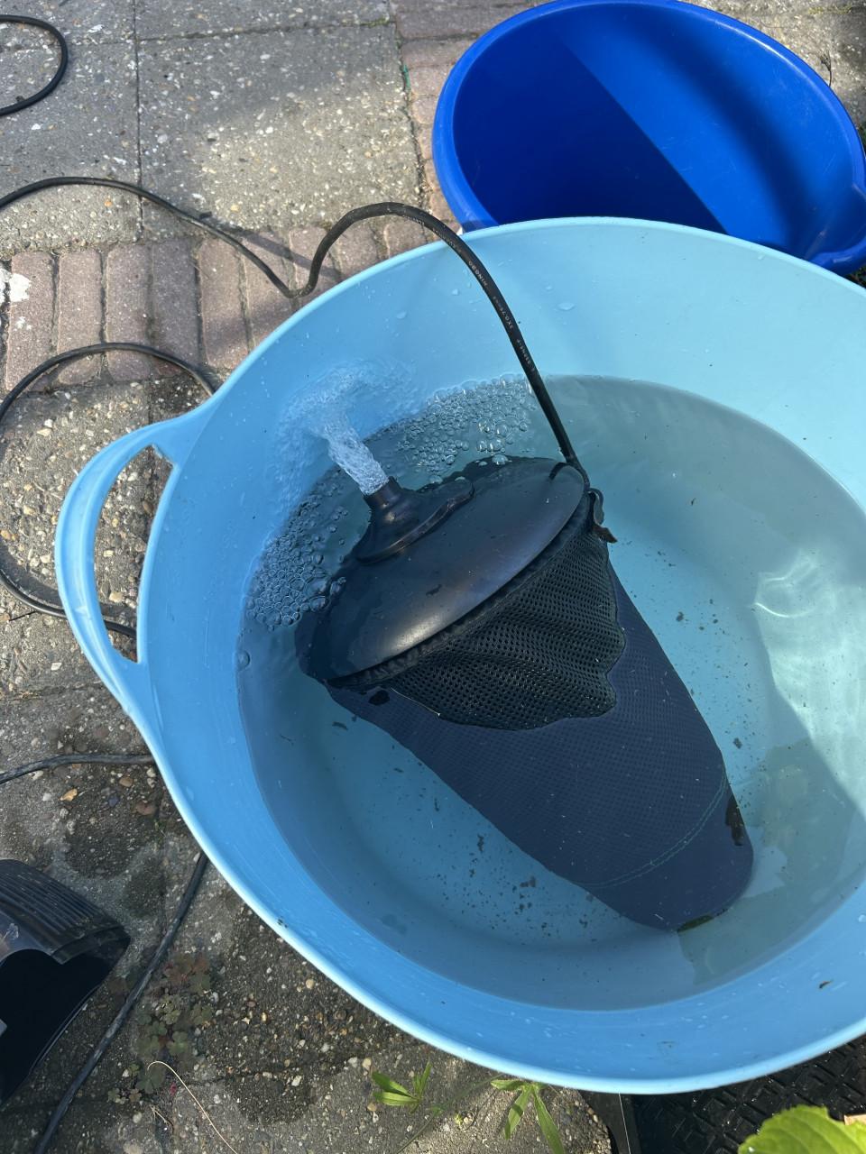 Te koop velda floating drijvend vijverfilter en 2500 lpu zuinige pomp