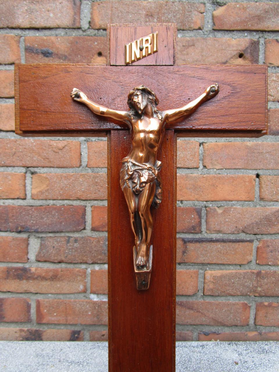 Vintage houten kruis beeld.