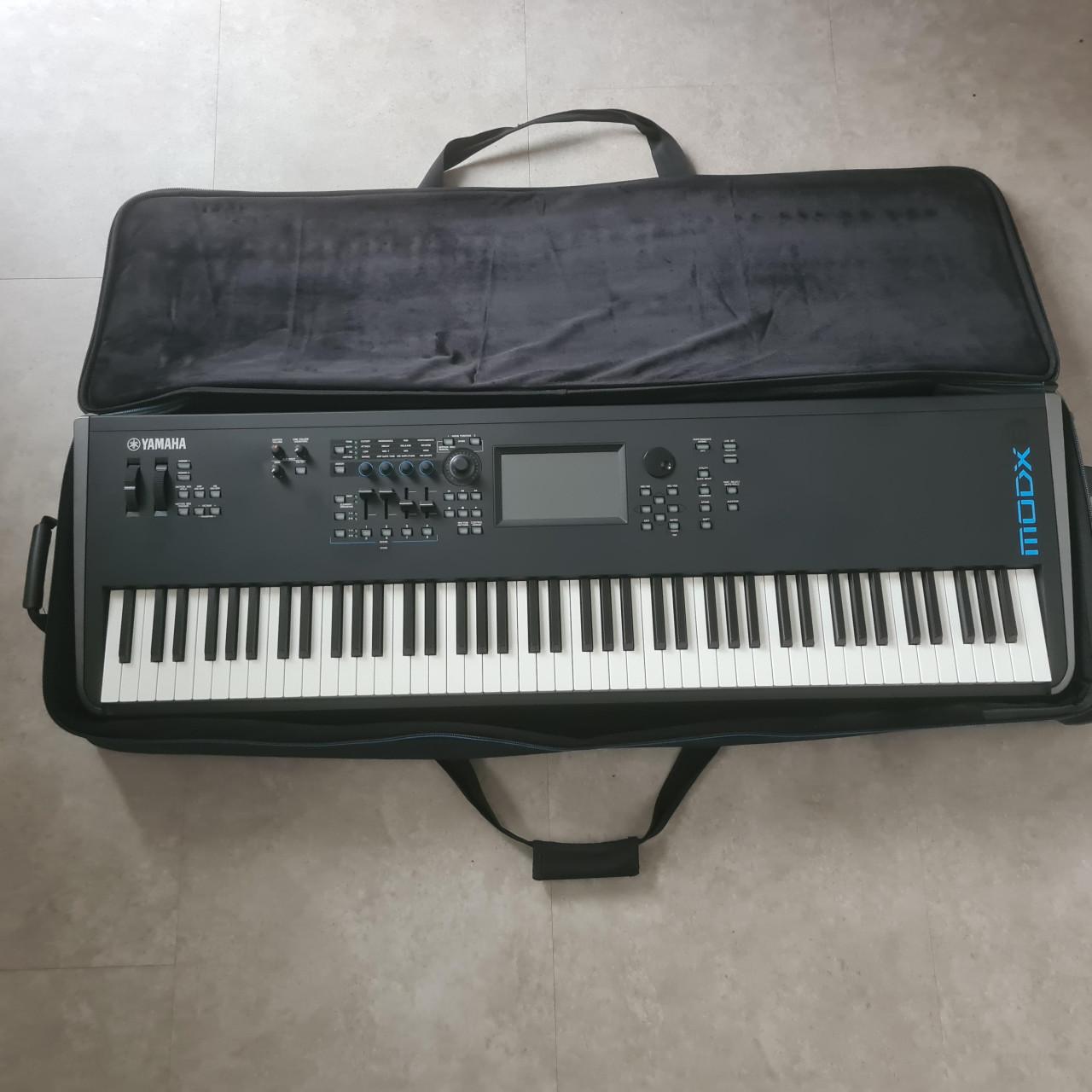 Yamaha MODX8 met softbag