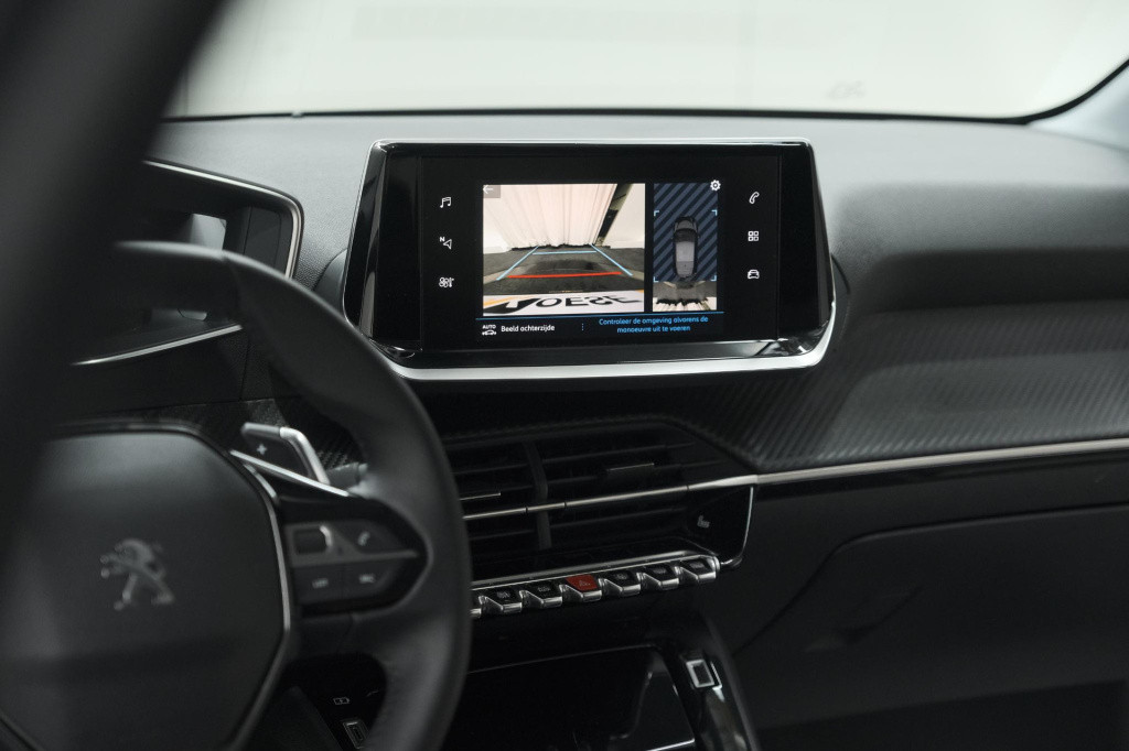 Peugeot 208 puretech 100 eat8 allure pack | camera | apple carplay | parkee
