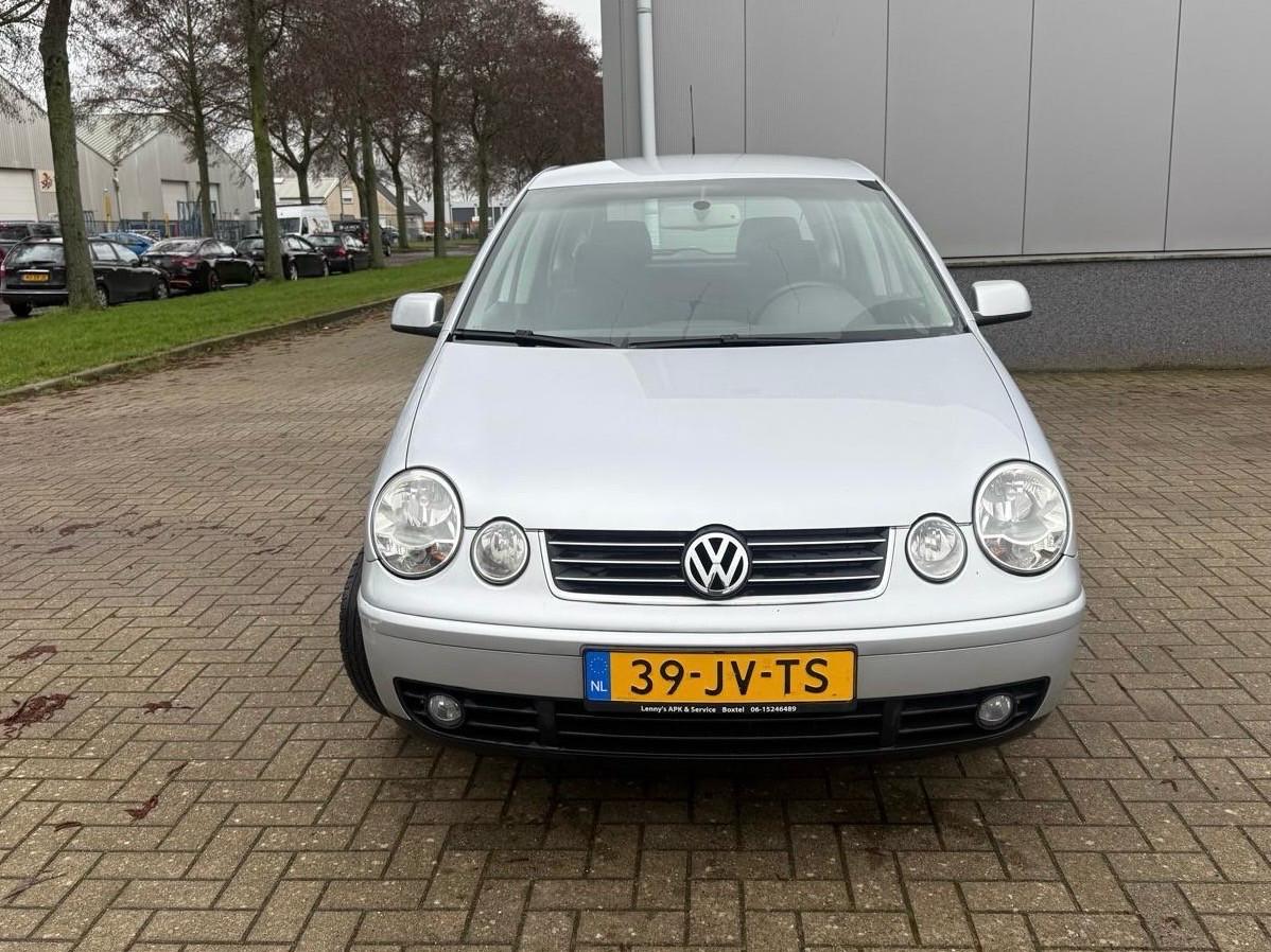 Volkswagen Polo 1.4-16V Highline 142.410km
