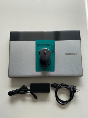 Samsung 17 inch laptop | Windows 11 SSD 8GB RAM Office + Muis