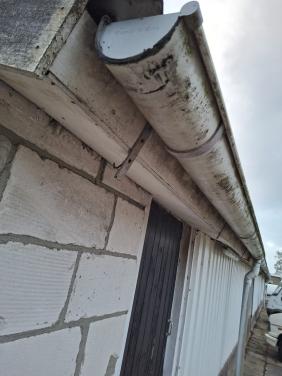 Gratis af te halen 50 meter goede kunststof goot