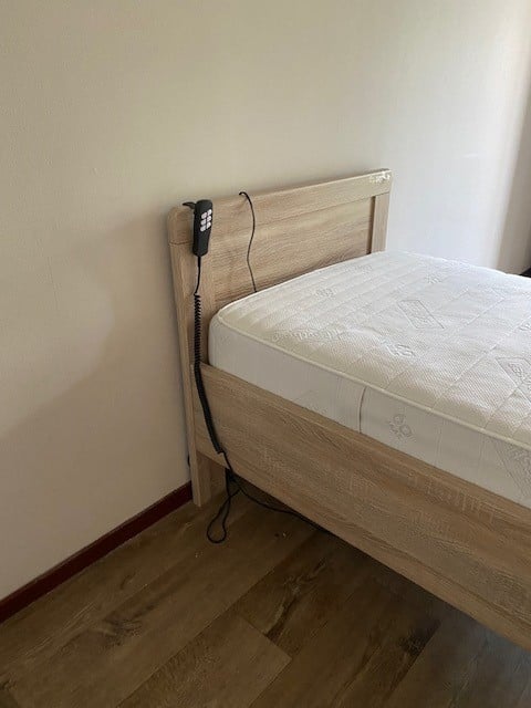 1 persoons bed , electrisch