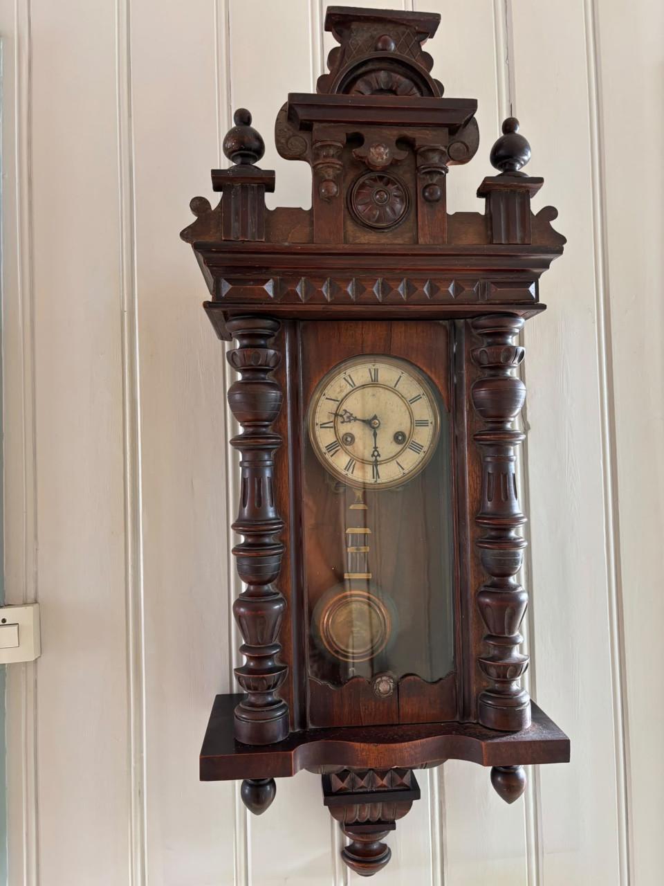 Antieke regulateur wandklok