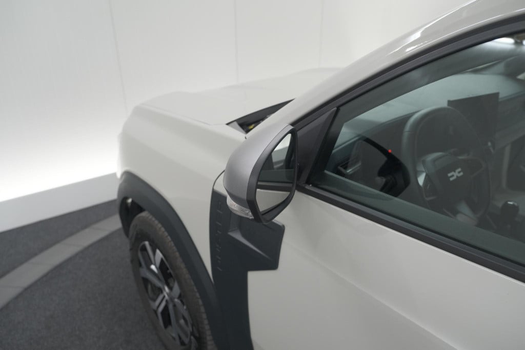 Dacia Duster mild hybrid 130 expression | camera | stoelverwarming | apple 