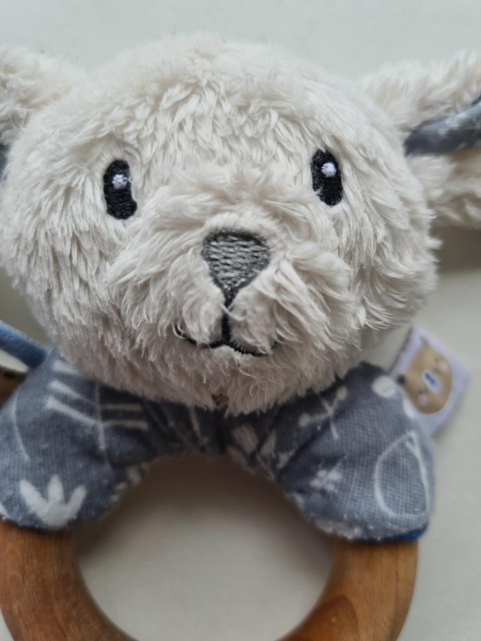 Little Dutch rammelaar met een houten ring uit de Adventure collectie.