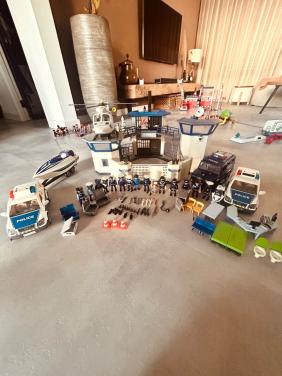 Playmobil sets: o.a. politiebureau, brandweerkazerne, vakantiecamper