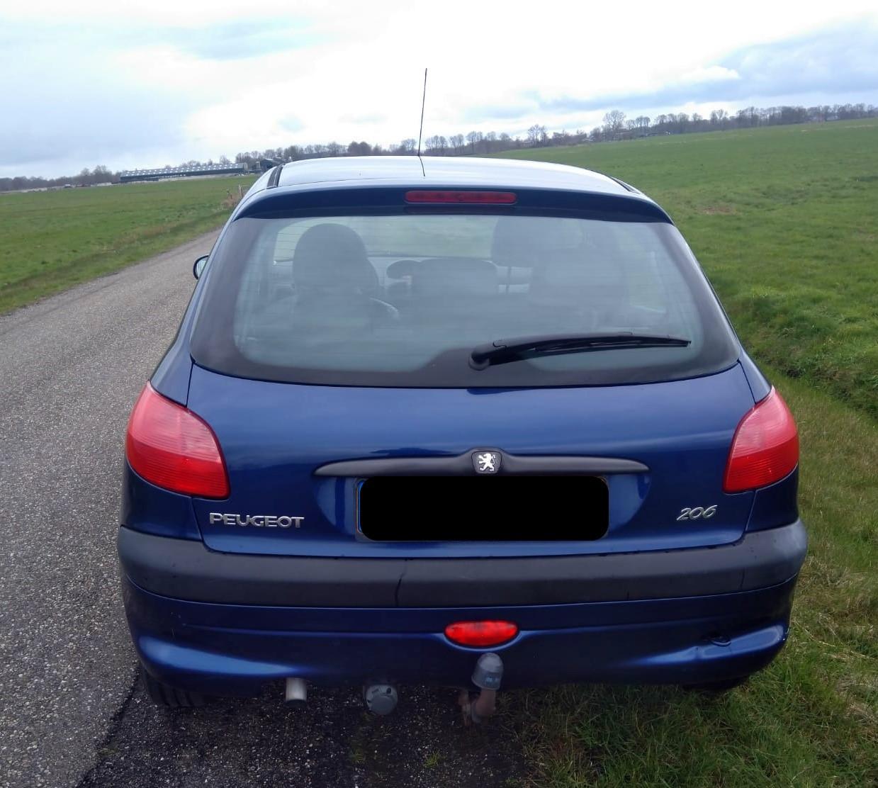 EUR 400,00  -  Peugeot 206 vijfdeurs 1.4 benzine