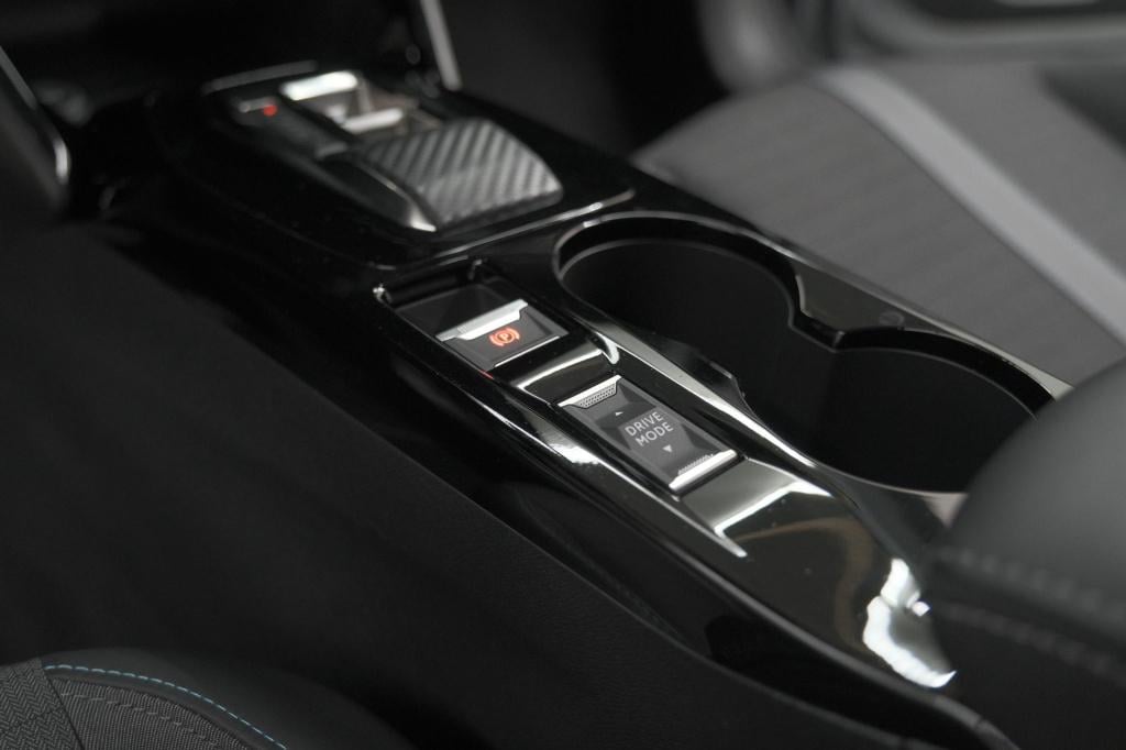 Peugeot 208 puretech 100 eat8 allure pack | camera | navigatie | apple carp