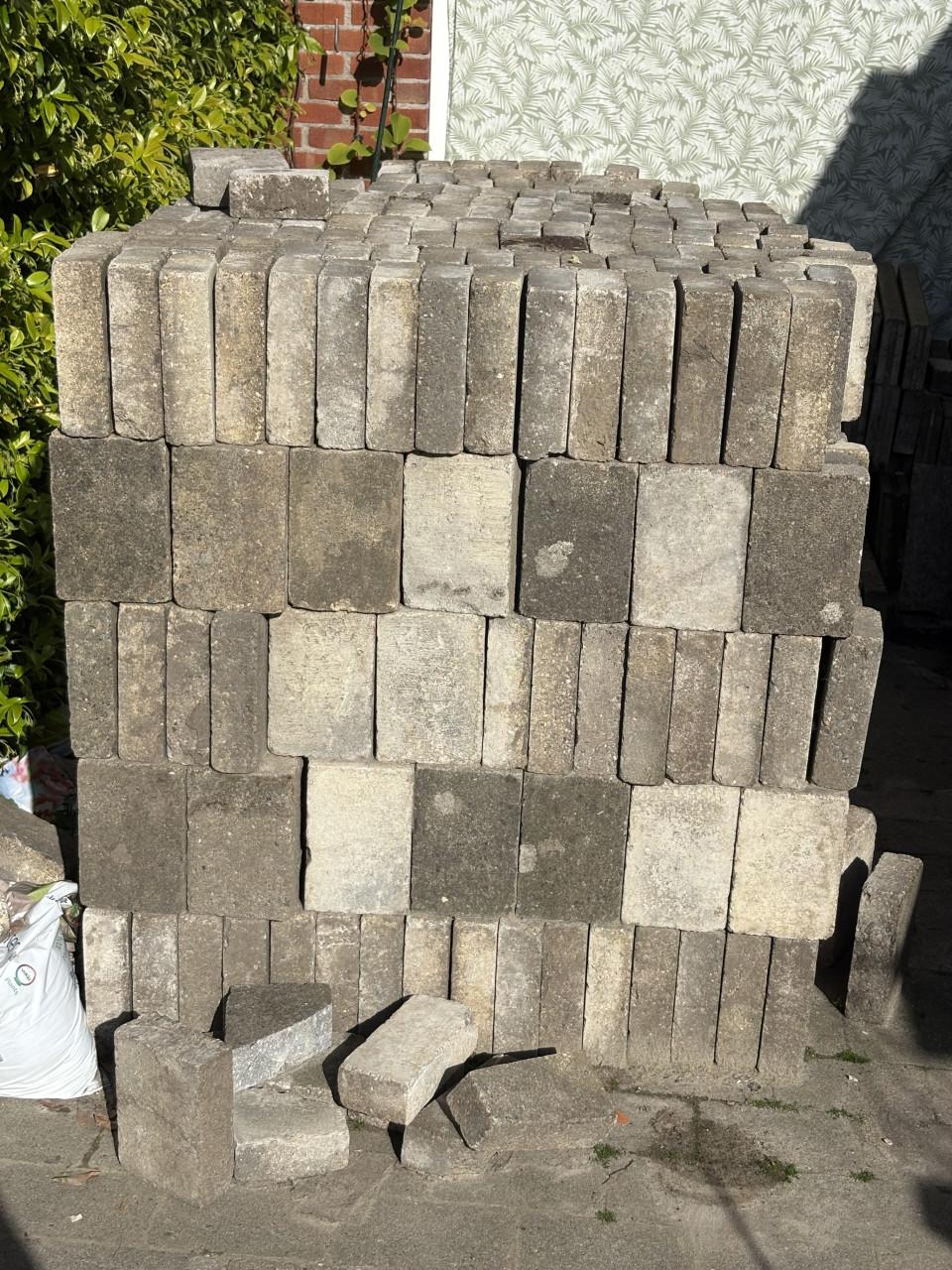 Nette bestrating te koop