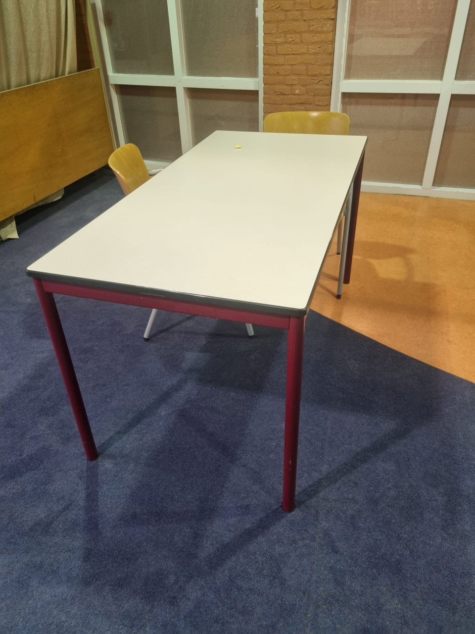 Diverse tafels en stoelen (school)