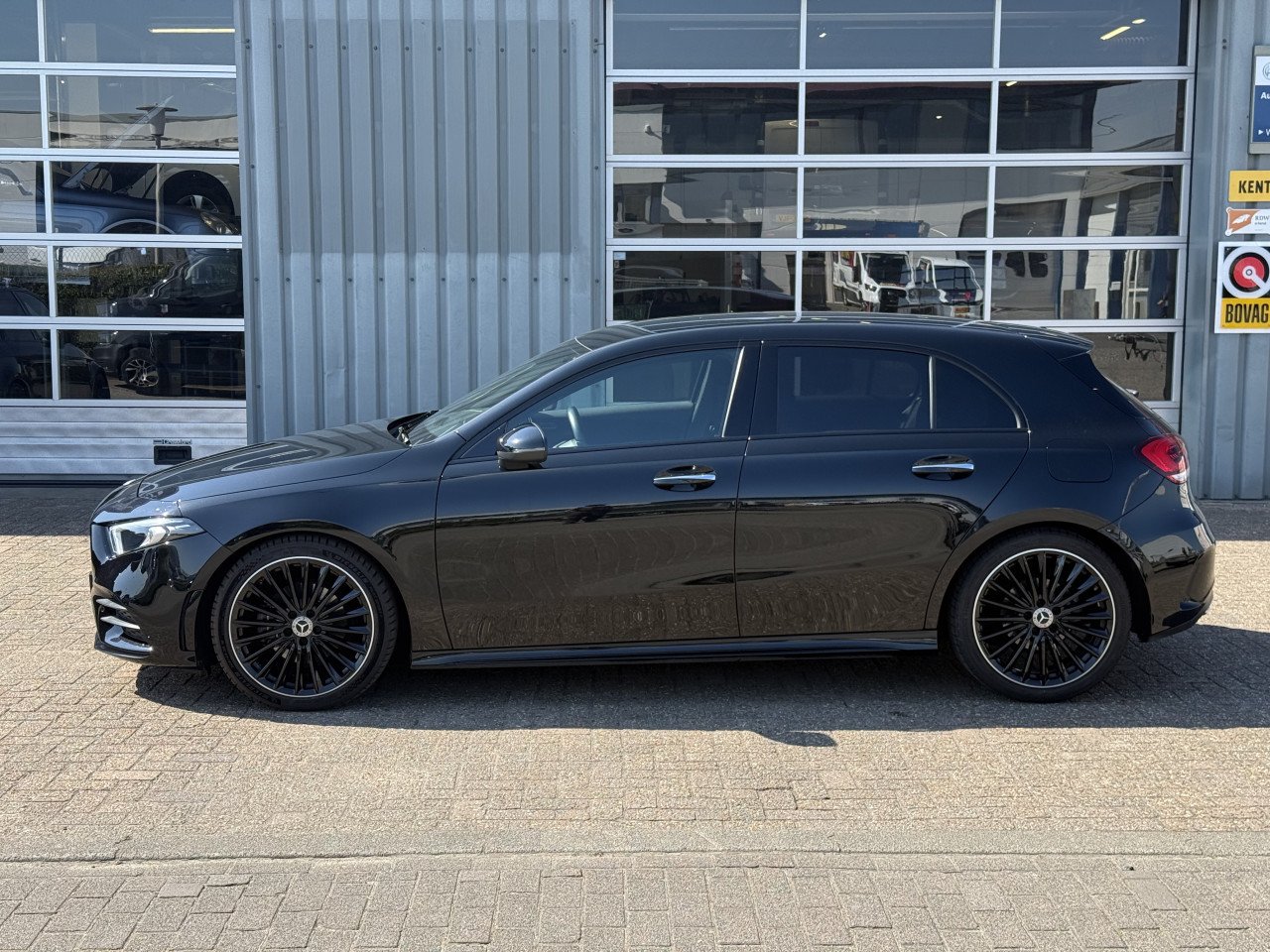 Mercedes-Benz A-klasse - 180 d AMG | Widescreen | Camera | Sfeer | Carplay