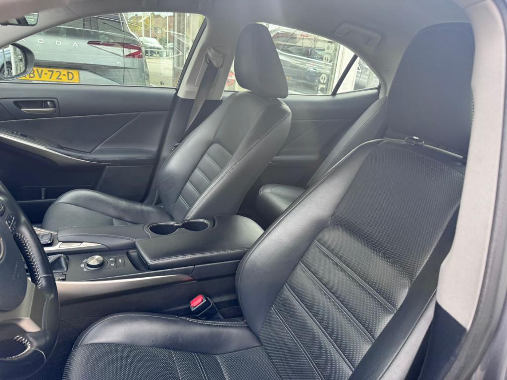 Lexus Is 300h hybrid business line