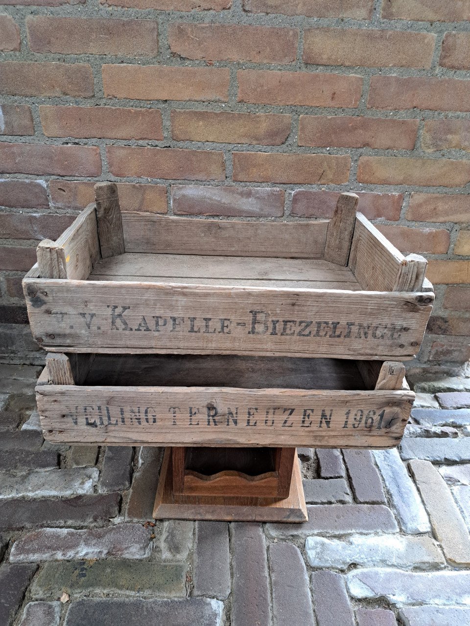 2 Oude kleine veilingkistjes