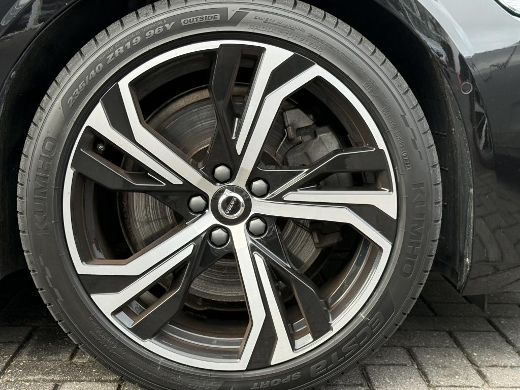 Volvo V60 t6 398pk recharge dark| panodak| adap.cruise| 360camera| trekhaa